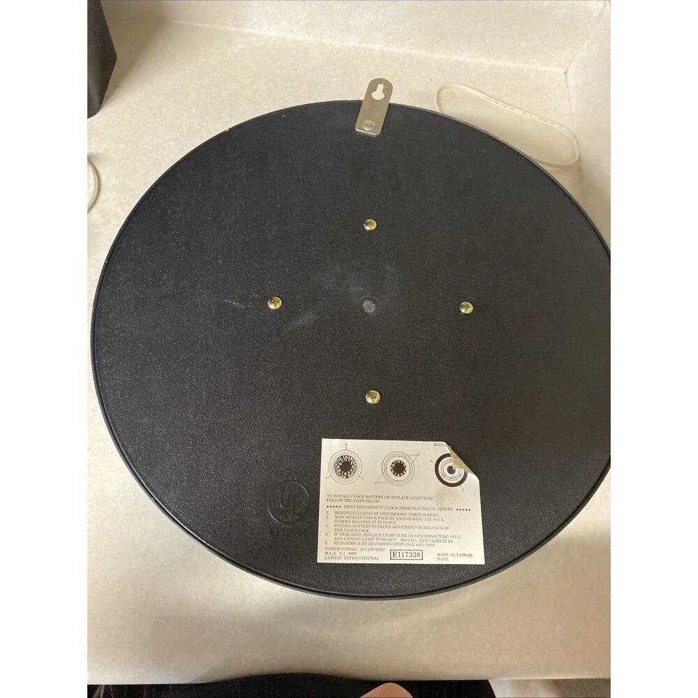 Vintage Mom Bar And Grill Light Clock 14